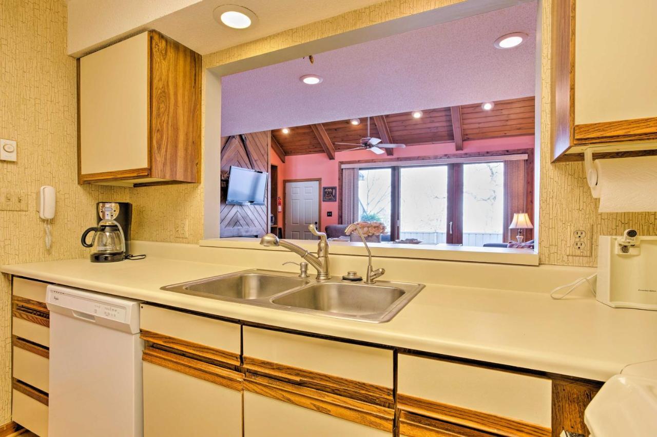 Pet-Friendly Beech Mountain Condo Steps To Slopes Екстериор снимка